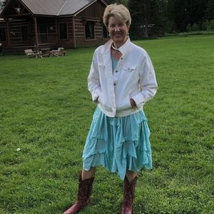 Meet your Posher, Laura
